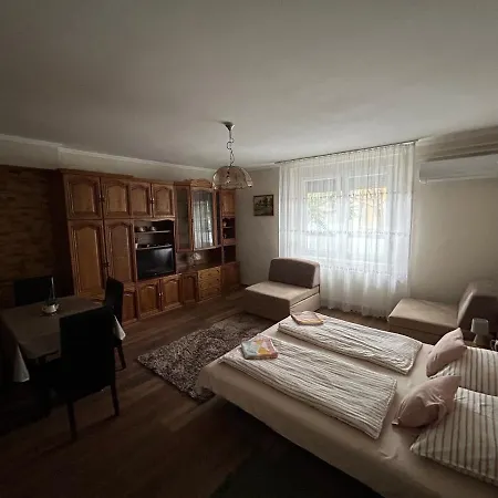 Πανσιόν Renata Vendeghaz Έγκερ